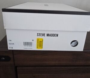Steve Madden Olive Footwear